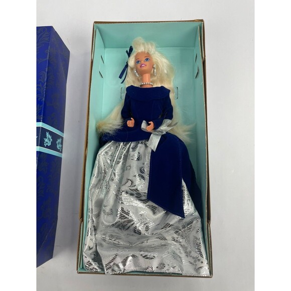 Winter Velvet Barbie Avon Exclusive Special Edition First in Series 1995 - Picture 1 of 8